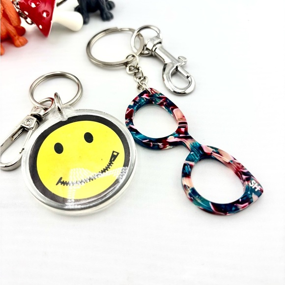 Whimsical Novelty Keychain Bundle - Lot of 5 (Dogs, Smiley, Glasses) - Picture 4 of 7